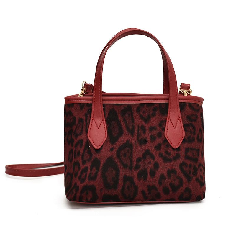 Fashionable Pu Material Leopard Print Shoulder Bag For Women With Zipper Closure