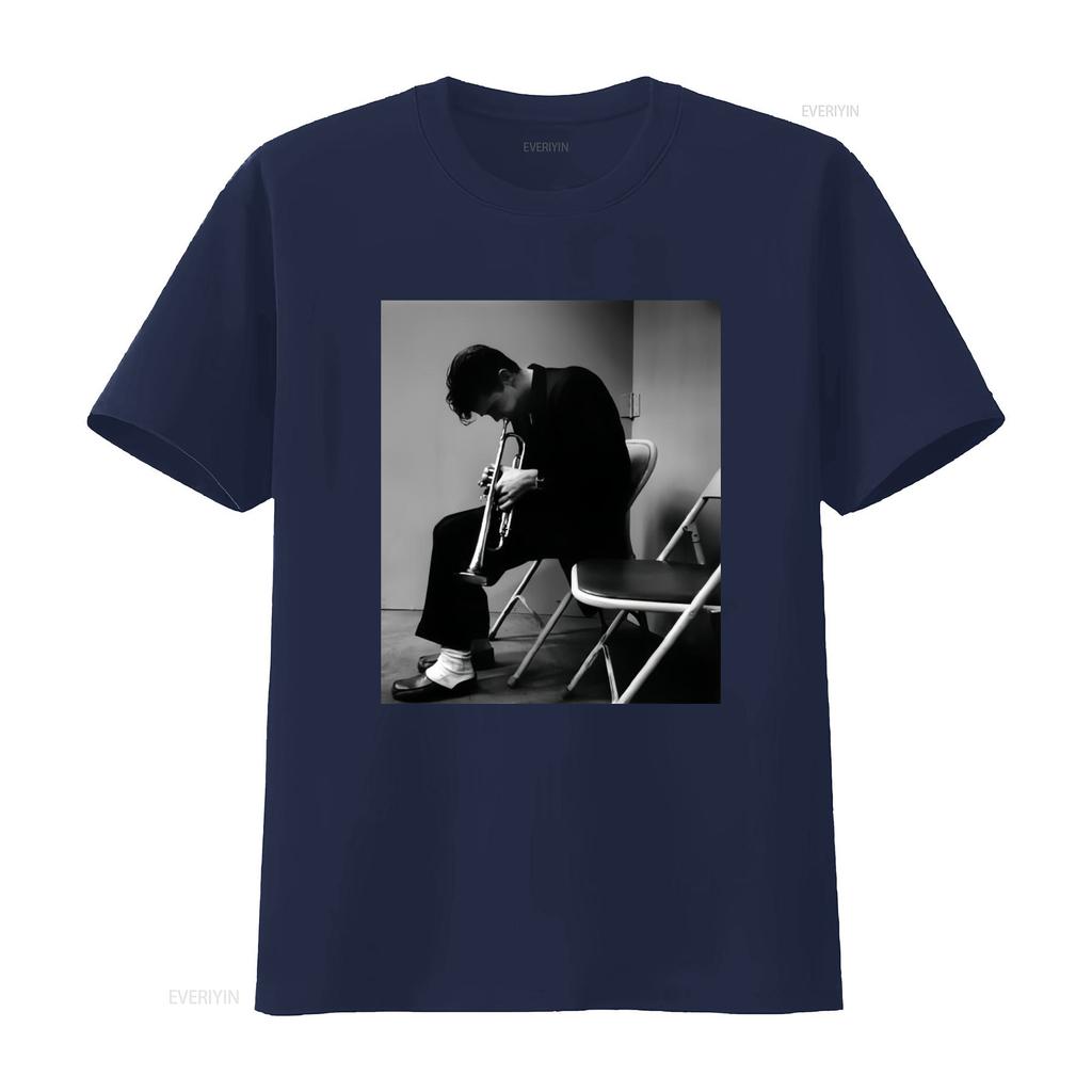 T-shirt Bianca Pesante in Cotone Vintage CHET BAKER Musicista Design per Tutte le Taglie Stampa Ispirata alla Tromba Jazz vintage Lavata uomo