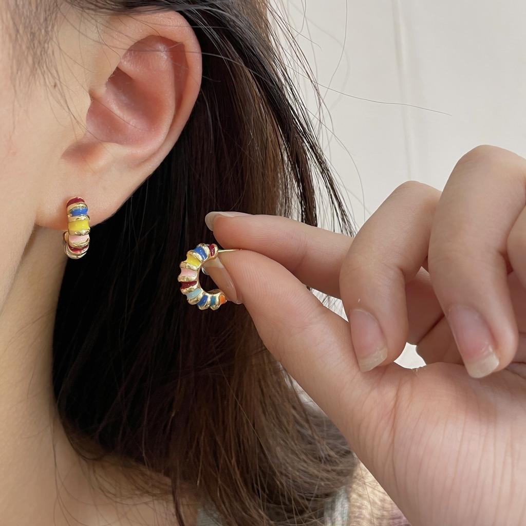 Pinkdudu Brincos de pino em forma de C em arco-íris fofos de desenho animado, brincos geométricos multicoloridos românticos para mulheres, joias PD1412