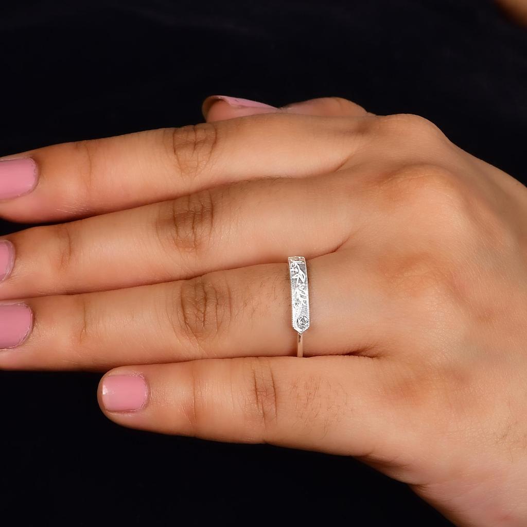 Minimalist Silver Leaf Ring with Cubic Zirconia, Dainty Nature Inspired Band, CZ Stackable Ring, Everyday Jewelry, Gift for Her.