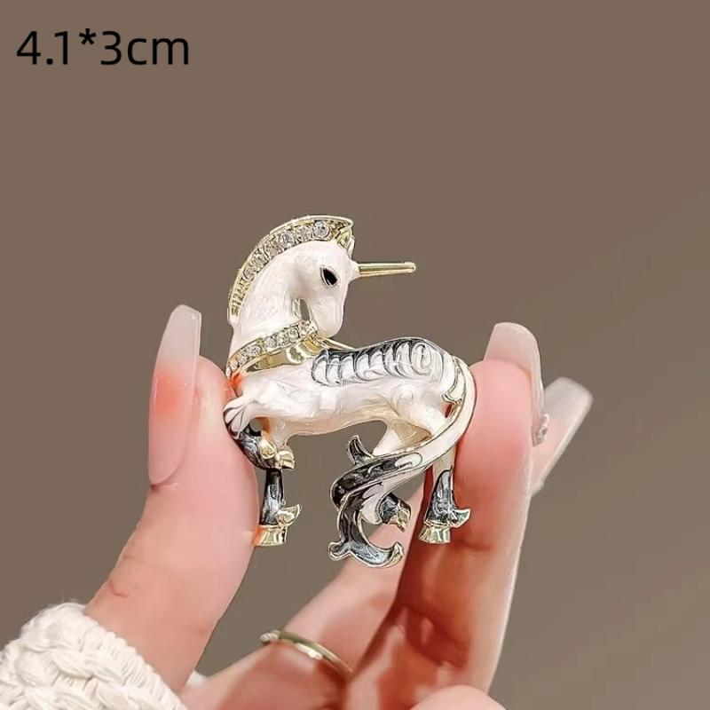 Vintage Court Style Enamel Galloping War Horse Brooches Pins For Women Clothing Accessories Men Fashion Suit Lapel Corsage