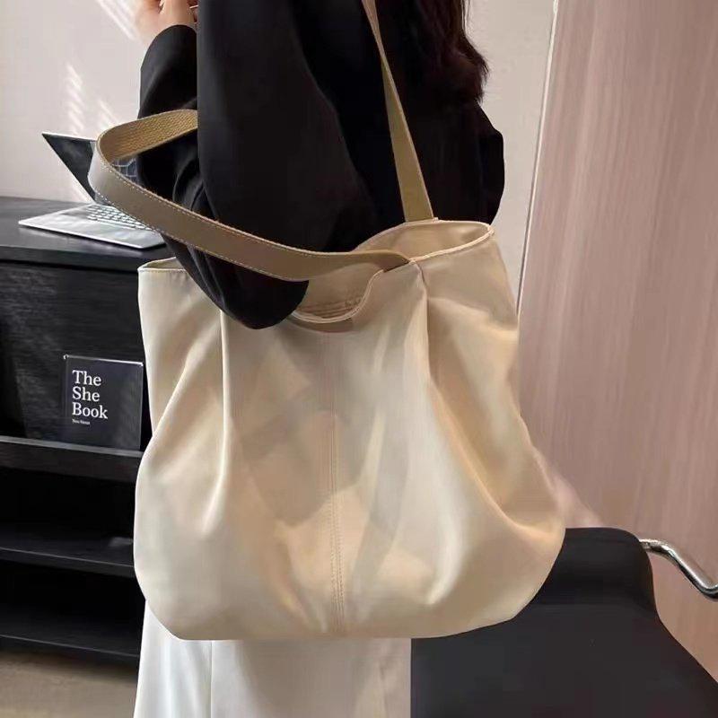 Women's Casual Canvas Tote: Large Capacity, Summer Fashion, Versatile Shoulder Bag for College Students.