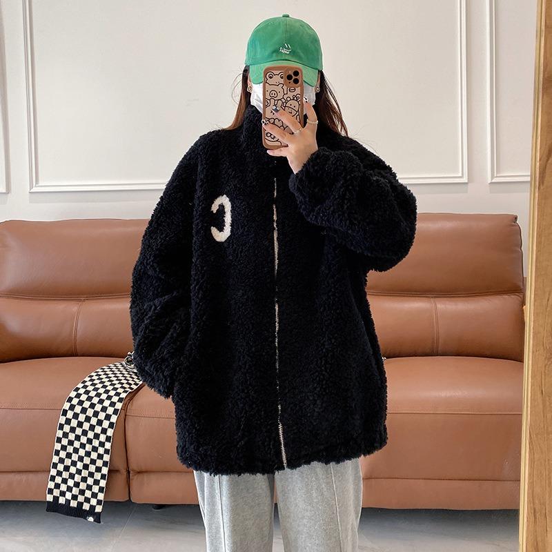 Large size fat mm autumn and winter new thickened fried street design sense loose and thin plush baseball jacket women