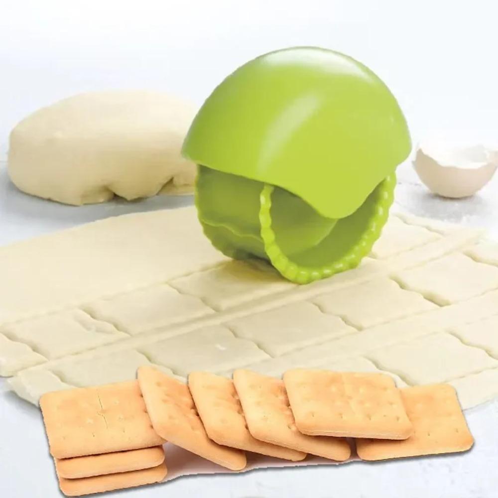 

Green Scroll Wheel Pastry Tool Plastic Pasta Noodle Cutter Homemade Biscuit Mold Pie