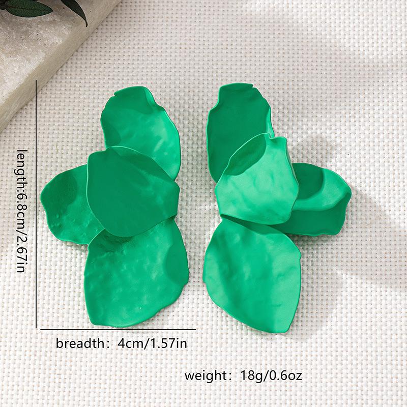 

European & American Mori Style Floral Earrings: Women s Retro Star Studs in Fresh Petal Design, Trendy Street Fashion