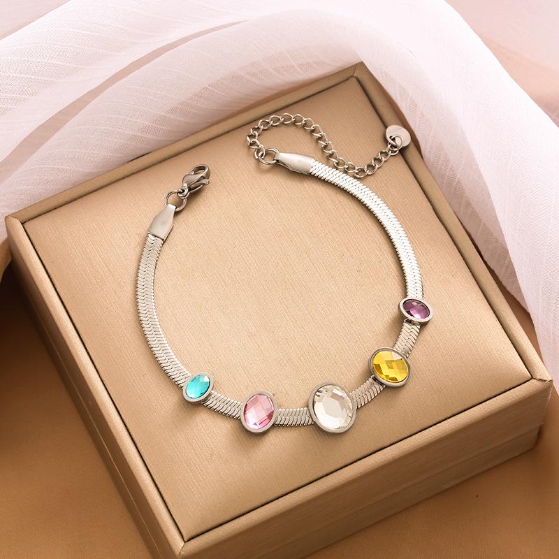 High-End Titanium Steel Four-Leaf Clover Bracelet with Shell Pendant – Durable, Fade-Resistant Design
