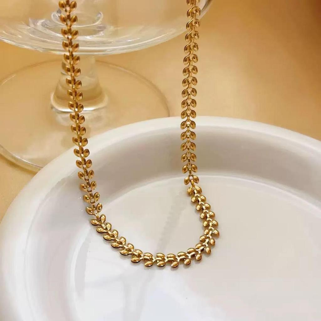 Elegant Titanium Steel Women's Necklace & Bracelet Set - European and American Style