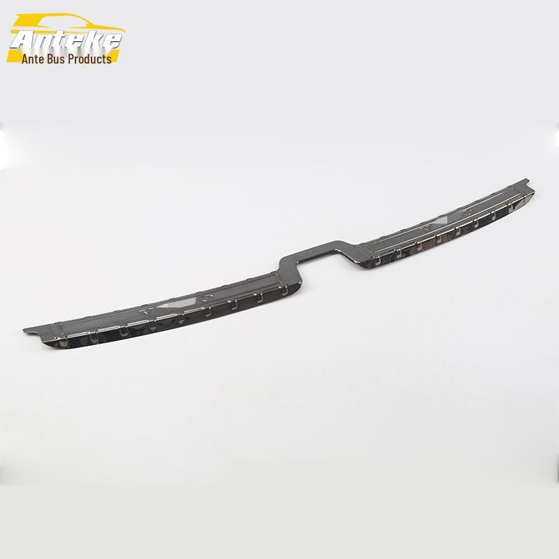 Fits 18 XC60 models: Stainless Steel Rear Guard Plate, Tailgate Trunk Protector, Modified Accessories.