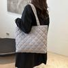 2025 New Diamond Retro Niche Design Underarm Bag Large Capacity Commuting Fashion Portable Shoulder Tote Bag