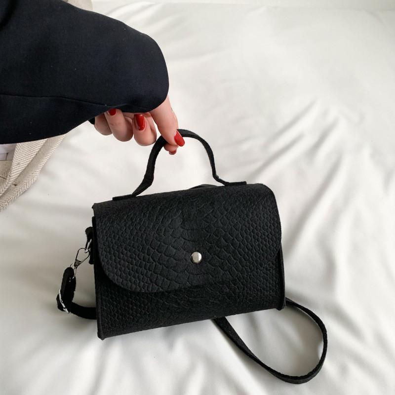 

Stylish Felt Small Square Bag 2023 Trendy Spring Fashion Handbag For Women In Black And Pink чёрный
