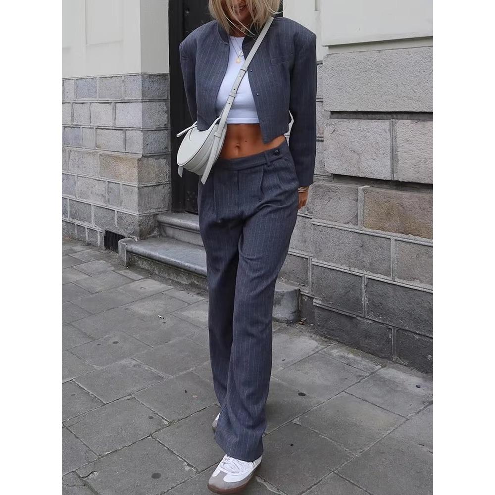 Женский комплект из полосатого пиджака и топа — фото 3