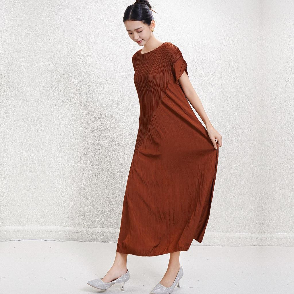 Miyake Summer Sleeveless Pleated A-Line Dress with a Waist-Cinching Round Neck Design