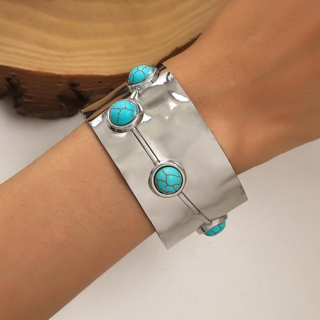 Antique Copper Tone Gypsy Metal Carving Cuff Bracelets& Bangles For Women Bohemian Turquoise Beaded Bangle Jewelry Gifts