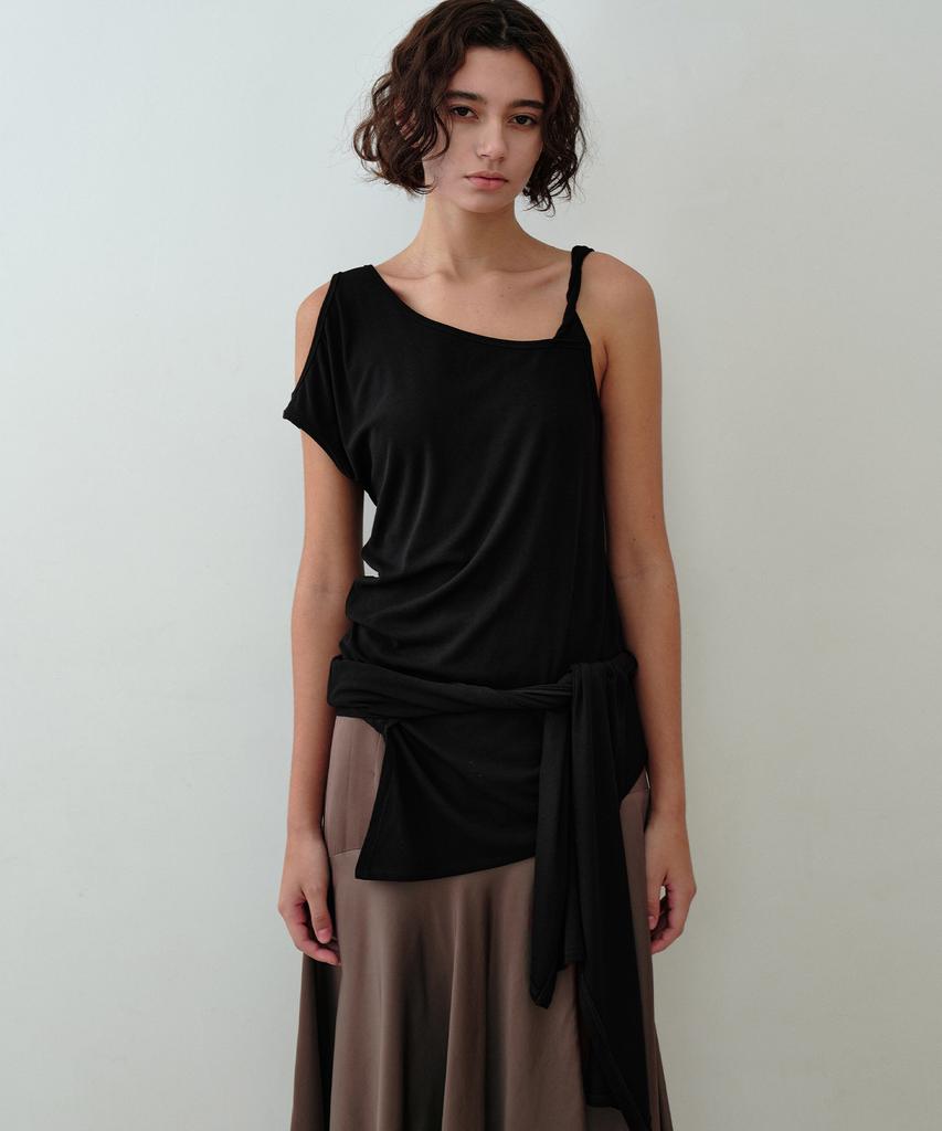 Simeteuligpeosenteu Unbalanced Twist Top / Black