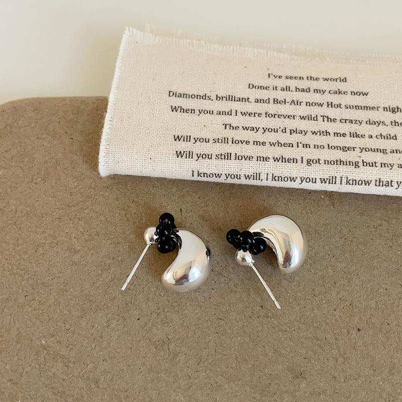 Niche High-End Bean Metal Stud Earrings Femininity Unique Personality Fashion Commuting Elegant Versatile Earrings