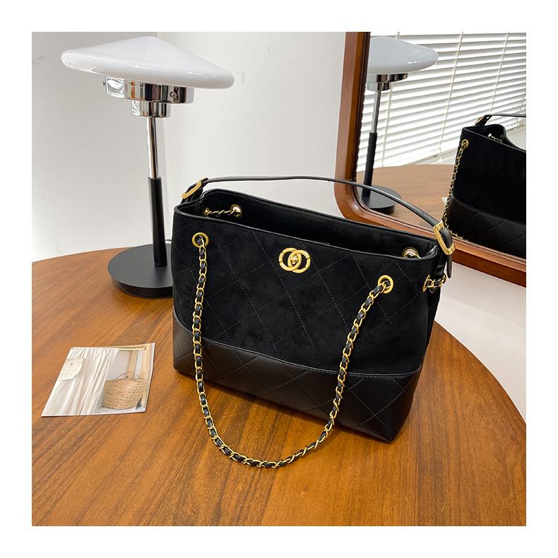 

2025 Women s Color Block Quilted Chain Crossbody Bag One Size чорний
