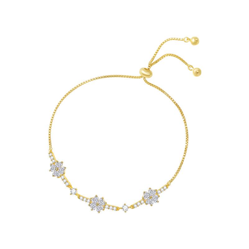 Elegant Four-Leaf Clover Zircon Bracelet for Women - Luxurious, Sparkling, High-End Design Jewelry Accessory