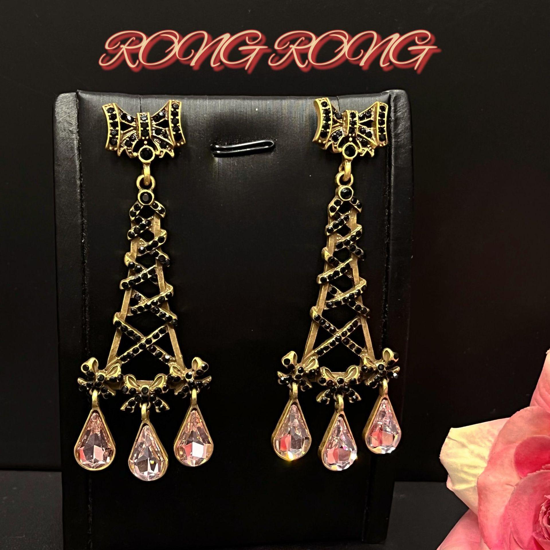 

Medieval Fashion Light Luxury Eiffel Tower Studded Earrings Exaggerated Bow Dreamy