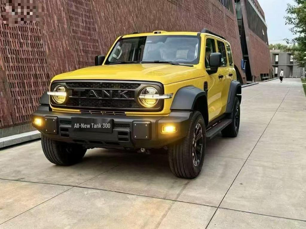 Compatible Fog Lights for 26 Tank 300 Models: LHi4-ZT Low/High Beam, Single/Dual Beam, Golden Projector Lens for Front Bumper Modification.