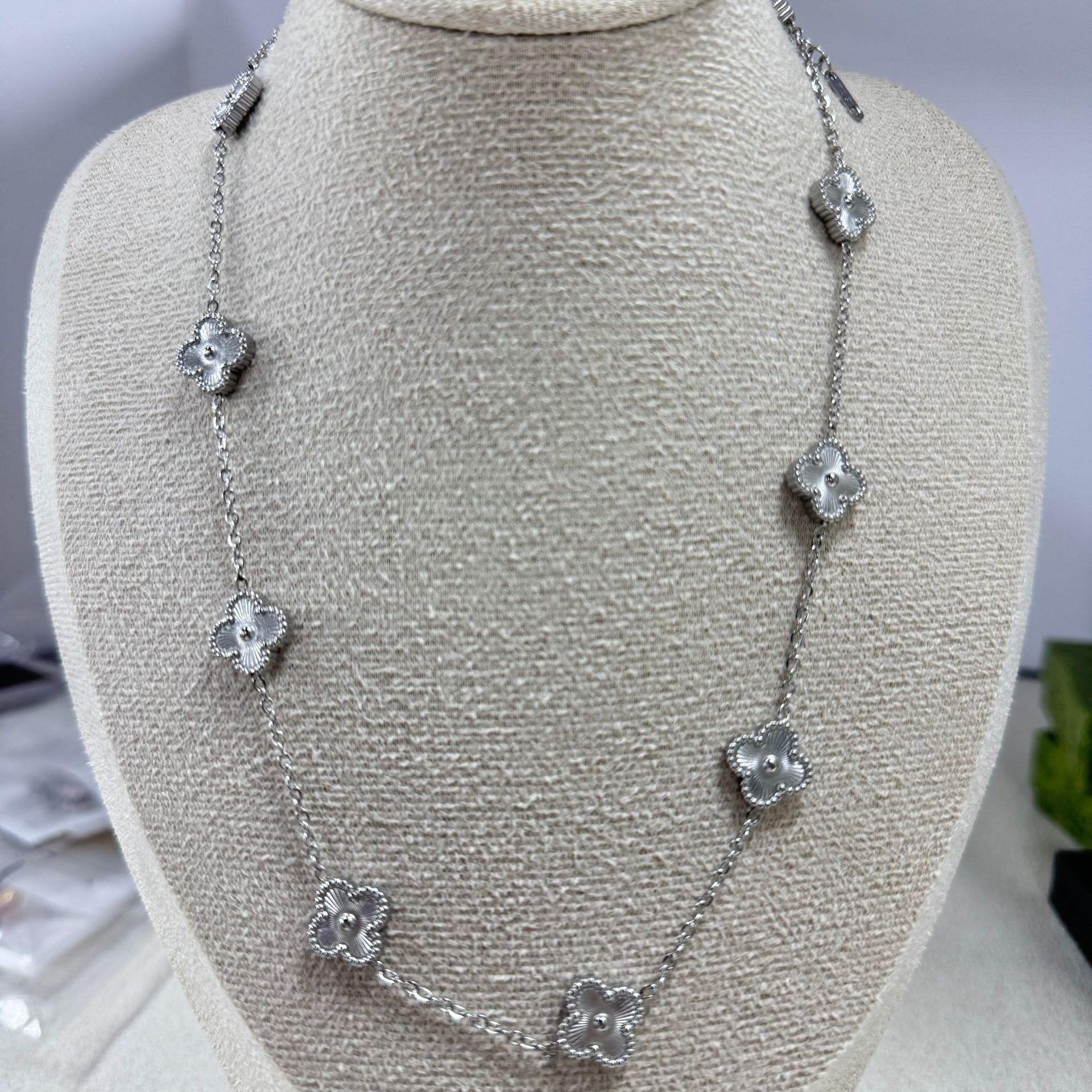 

Ожерелье-чокер из титановой стали с четырёхлистным клевером 13 мм и десятью цветами, роскошная мода, не теряет цвет, для мужчин и женщин