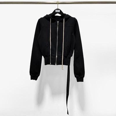 Üst Kıyafetler – Kapşonlu Kazaklar & Svetşörtler