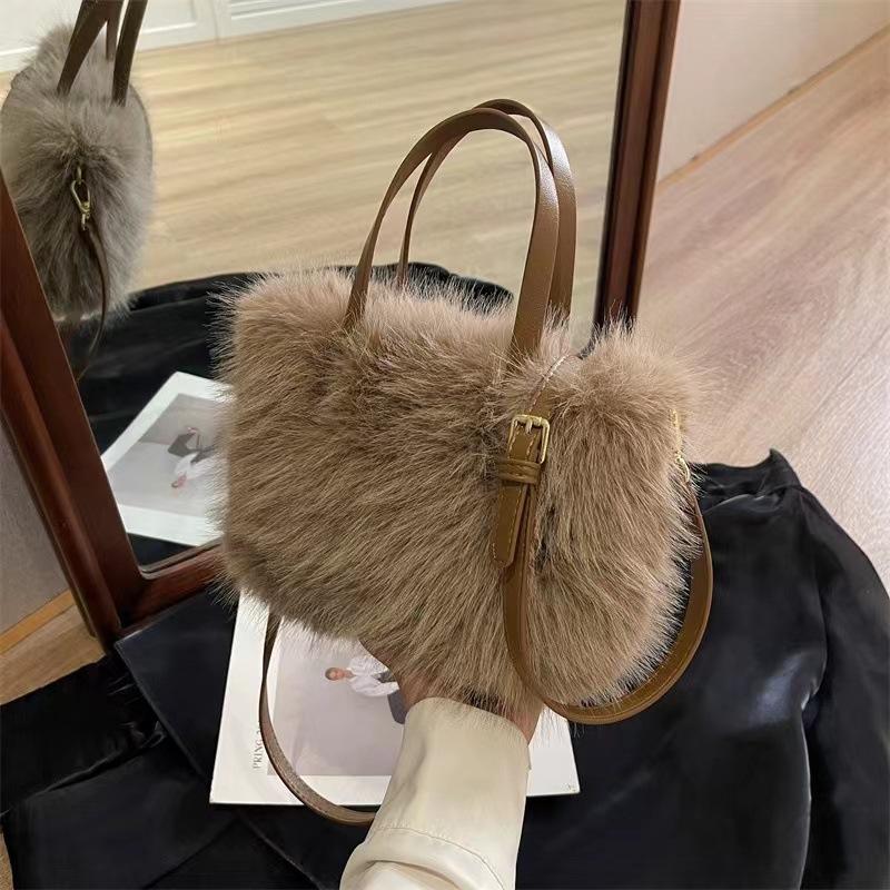 Furry Portable Small Bag Fashion Pearl Furry Small Square Bag Autumn And Winter Texture Women'S Messenger Bag