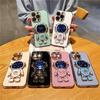 Funda de teléfono con soporte de astronauta y estrellas de lujo para iPhone 11, 12, 13, 14, 15 Pro Max, X, XR, XS, parachoques suave chapado en SE 7, 8 Plus, funda con soporte