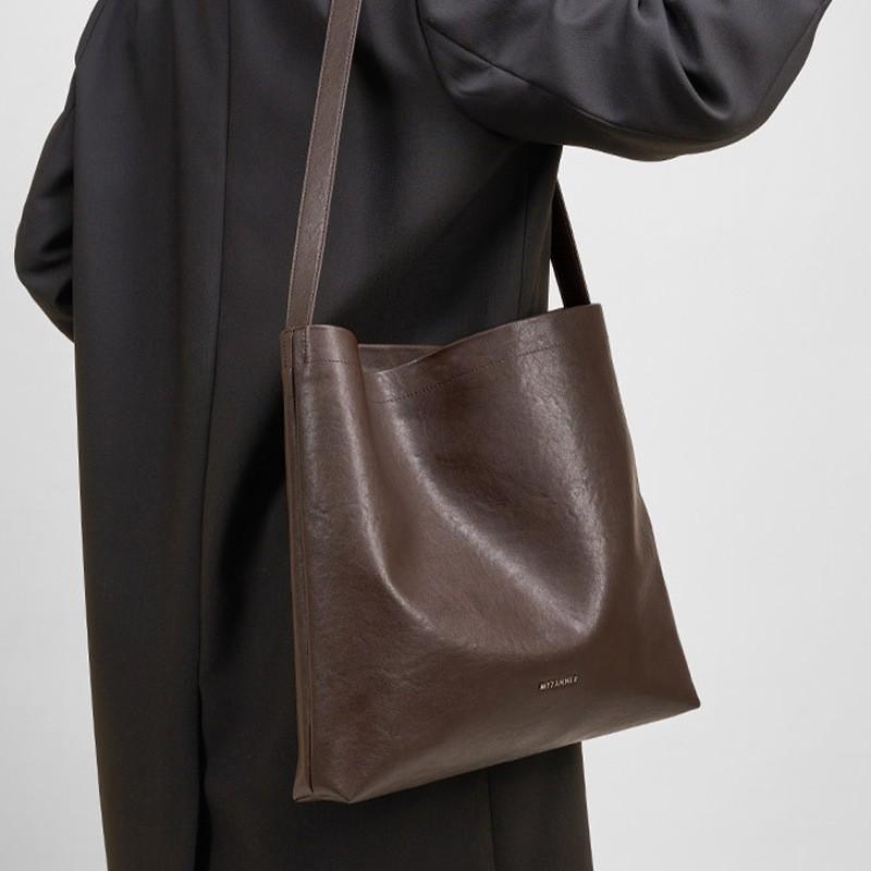 Leather Bucket Bag Large Capacity Cowhide Underarm Women's Fashionable Commuter Computer Handbag Retro Shoulder