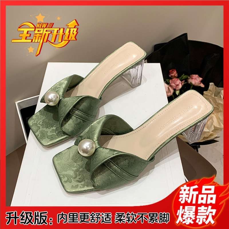 National style pearl slippers women's 2025 new summer wear high-end French temperament crystal thick heel one-word sandals