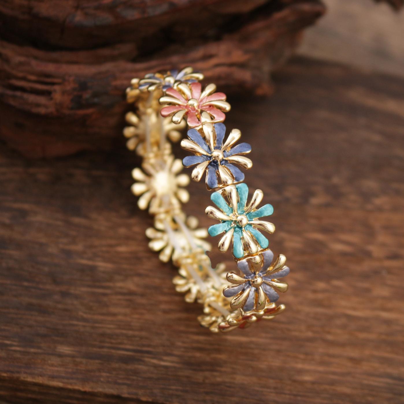 

Цветной маленький браслет из сплава с ромашками на резинке, модный и простой женский универсальный браслет с цветами из эмали