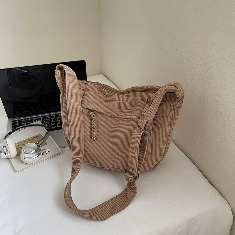 

Новая повседневная женская сумка через плечо в западном стиле большой вместимости, модная сумка для осени и зимы 2025, персонализированная сумка-тоут через плечо