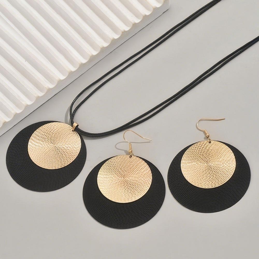 European and American Retro Disc Necklace Women's High Sense Light Luxury Pendant Neck Chain