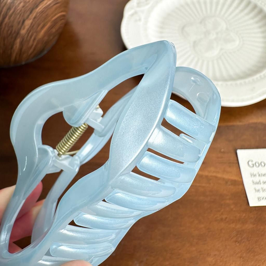 Stylish Candy Colored Medium Cloud Hair Clip In Trendy Geometric Design For Women