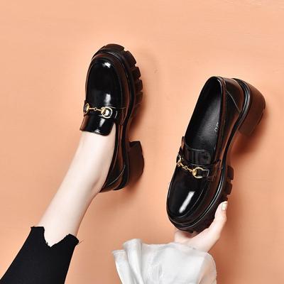 Scarpe basse in pelle a suola spessa primavera ed estate nuove punta tonda fibbia in metallo pelle di vitello fondo a zeppa copripiede scarpe singole da donna