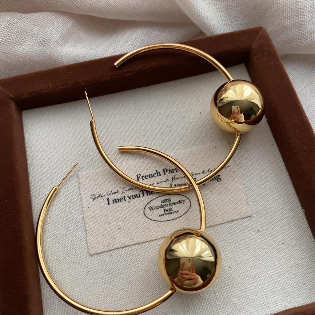 Simple Geometric Ball Earrings, Earrings, Light Luxury Earrings, High-End Sense, Niche Cold Wind Earrings.