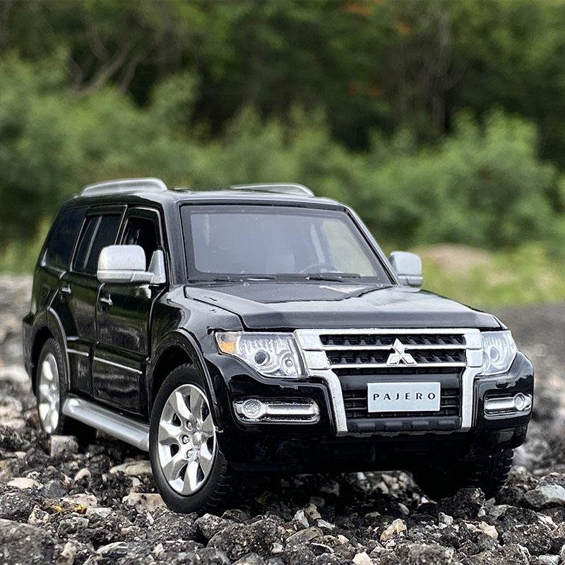 1/32 Mitsubishis PAJERO SUV Alloy Car Model Diecasts Metal Toy Off-road Vehicles Car Model Collectible Simulation Childrens Gift