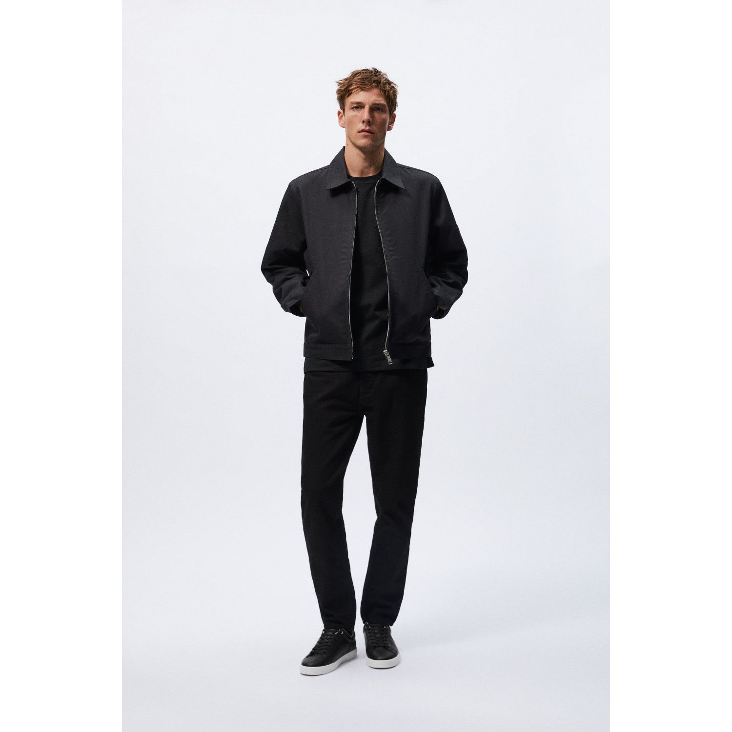 

MINIMALIST LACE-UP TRAINERS