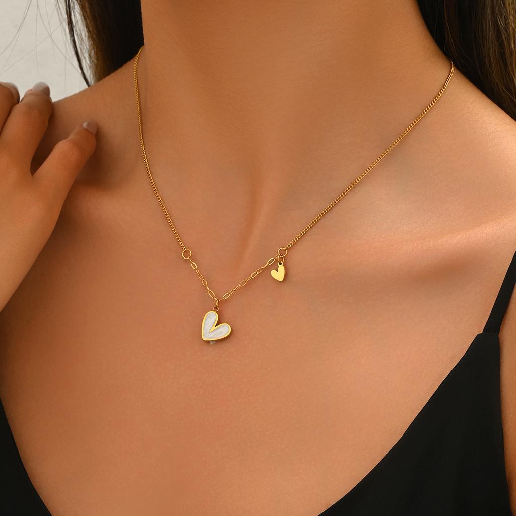 New hot-selling necklace women, simple and versatile, high-end sense of love, drip oil collarbone chain, niche light luxury item decoration