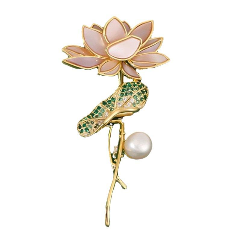 Elegant Lotus Leaf Brooch: Japanese & Korean-Inspired Enamel Pin for Sweaters & Cardigans