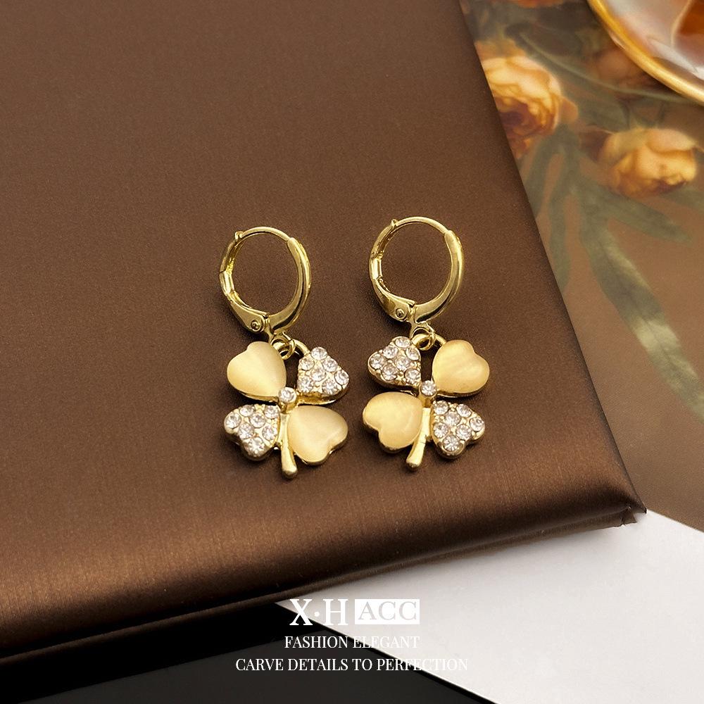 Silberne Nadel Katzenaugenstein Blume Ohrringe - Elegantes, vielseitiges Modeaccessoire für Frauen