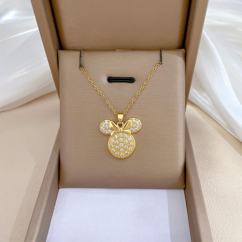 **Lively Women's Necklace: Titanium Steel & Gold-Plated Copper Clavicle Chain**