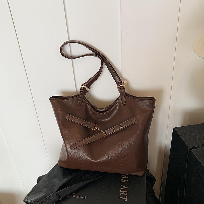 

Модная ретро европейская и американская сумка большой вместимости, простая индивидуальность, женская сумка через плечо, трендовая универсальная сумка-мессенджер темно-коричневого