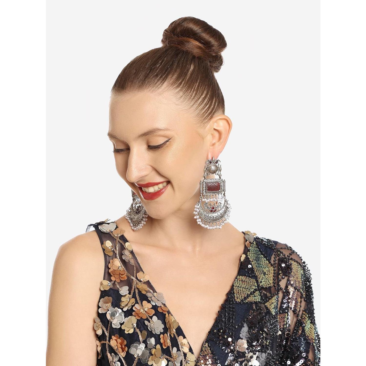 Традиционные женские серьги с подвесками из темно-бордового серебра с окисленными камнями — фото 3