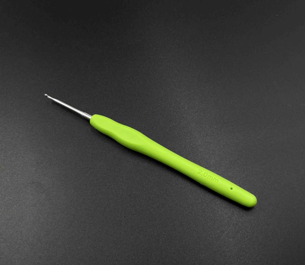 Hand-Knitted Rainbow Soft Handle Aluminum Crochet Hook Set with Yarn Needle