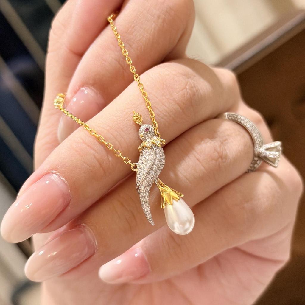 High End Customized Luxury New Water Droplet Pearl Parrot Necklace Inlay Process Non Allergic Gift Pendant Daily Outfit for Birthday Party