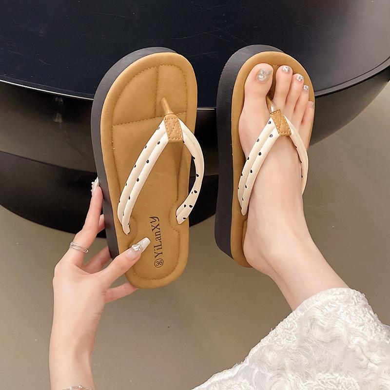 Flip-flops women's 2025 new summer fashion outer wear flat-bottomed flip-flops large-size women's cool slippers