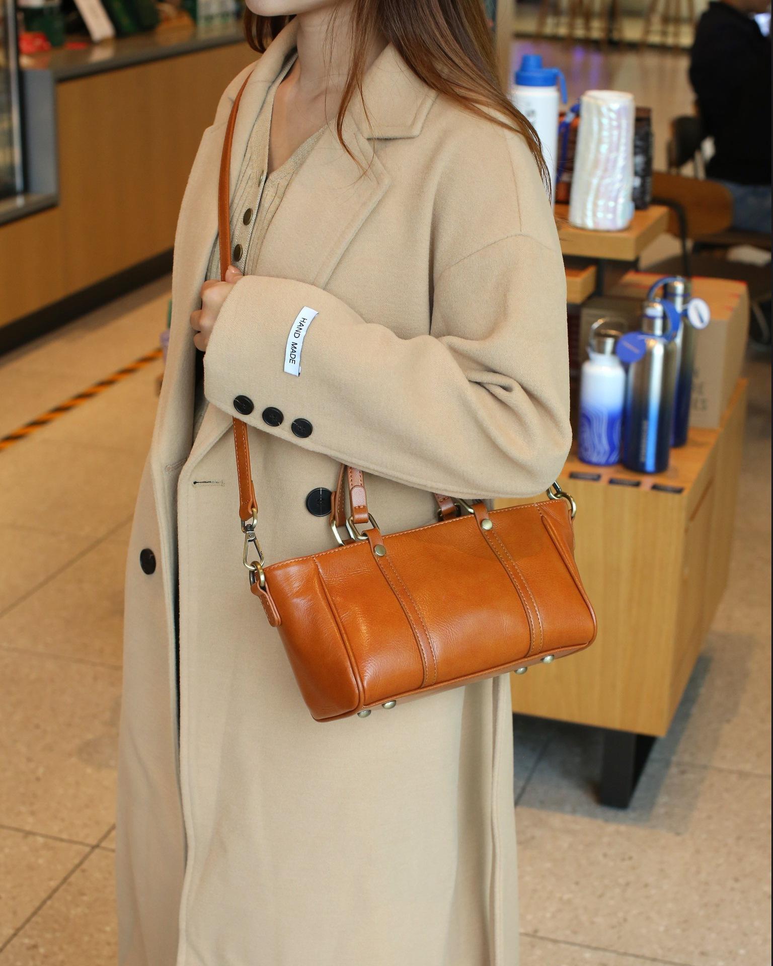 

Retro first-layer cowhide women s bag, new genuine leather vegetable tanned leather, portable messenger bag, polished soft leather, live stream.