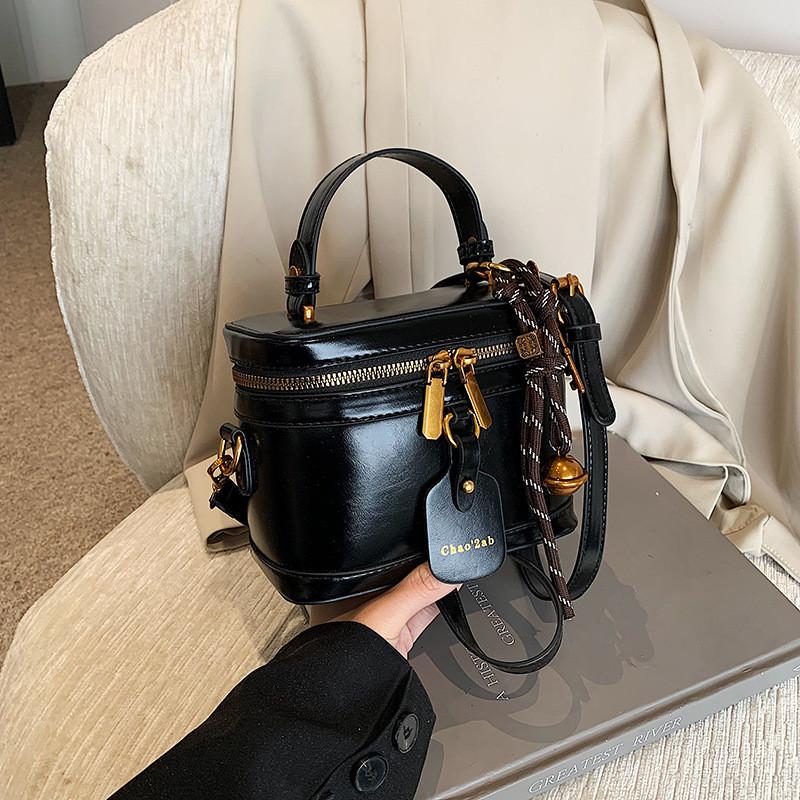 Ielgy Retro Portable Bucket Bag Autumn Winter High-End Niche Design Casual Messenger Bag