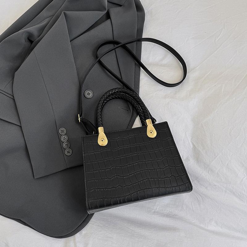 Small Square Bag Solid Color Simple Messenger Personality 2025 Popular New Fashion Casual Beautiful Small Bag Niche Design Bag