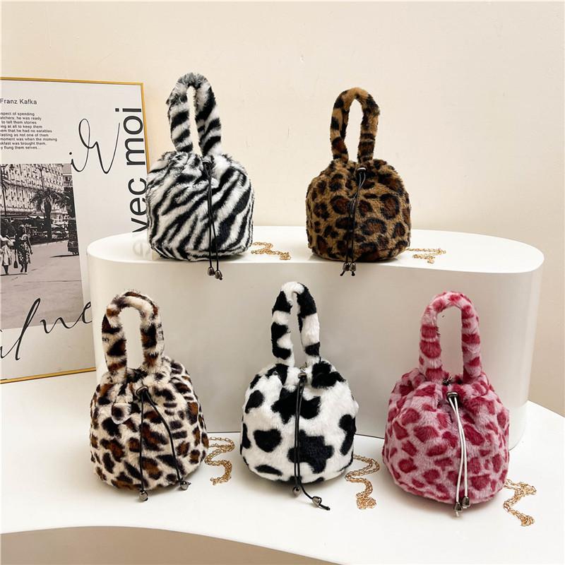 Fashion and Beautiful Plush Bucket Bag, New Fashion Trendy Women's One-shoulder Cross-arm Women's Bag